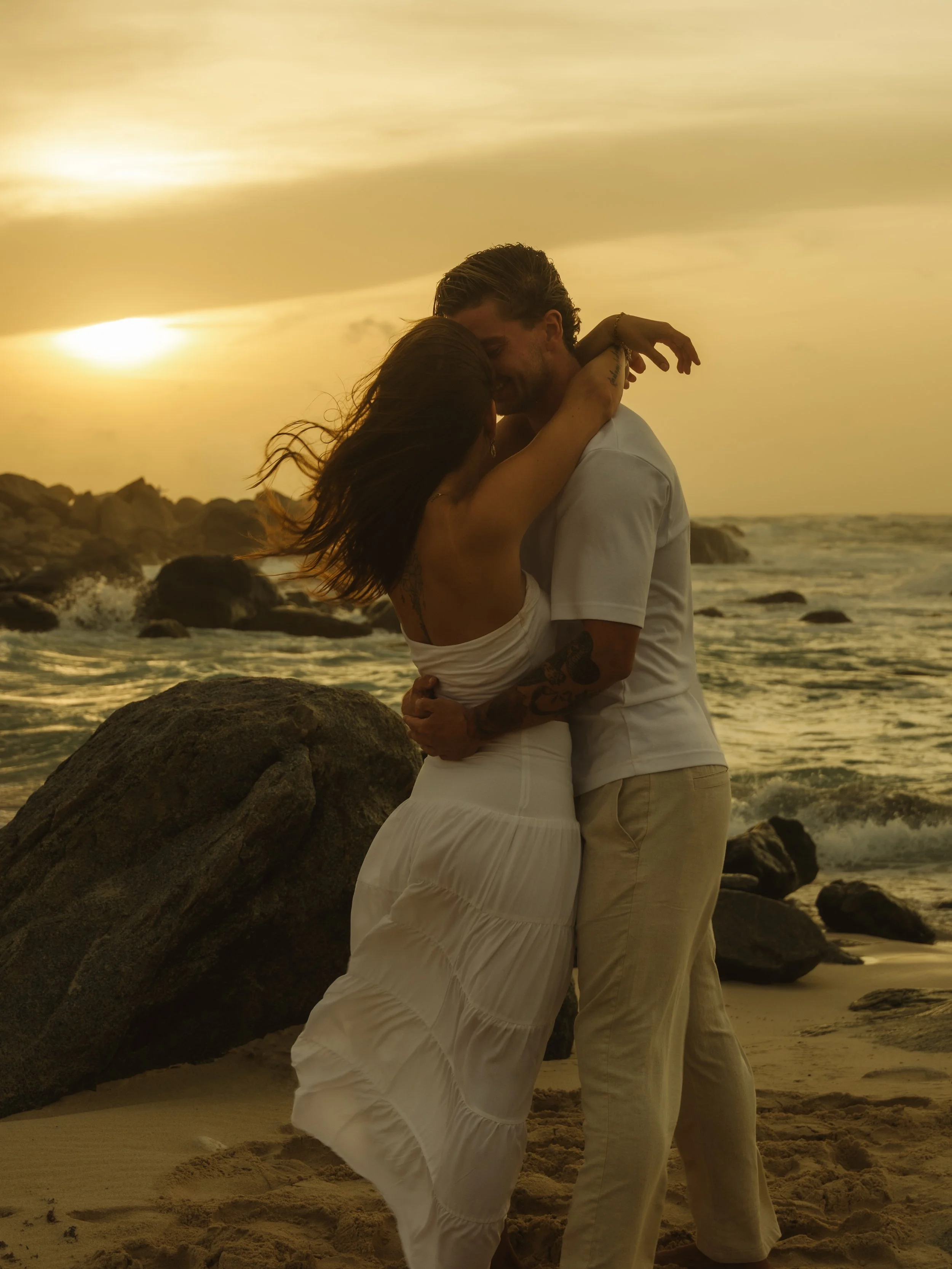 I genuinely love to do shoots with the Aruba sunset, combine that with a beautiful couple and you can&rsquo;t go wrong