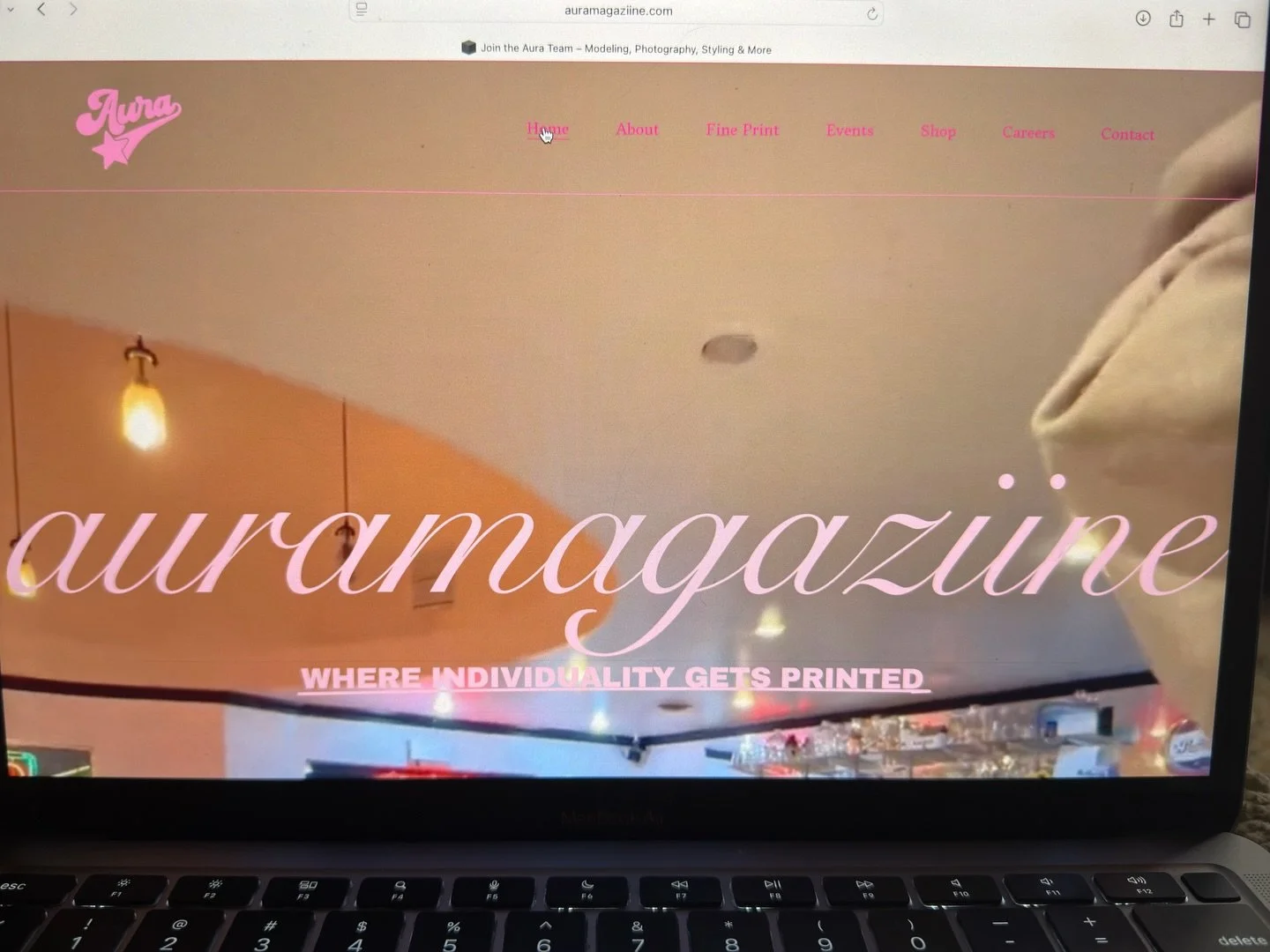 good morning baddies!!!!! 
our (rebranded and pinkalicious) website is now finally live! 
we are also revamping our next issue&rsquo;s theme so stay tuned 🫣
go check out the website! and happy tuesday 💌💌💌

#auramagaziine #auramag #aurawebsite #ne