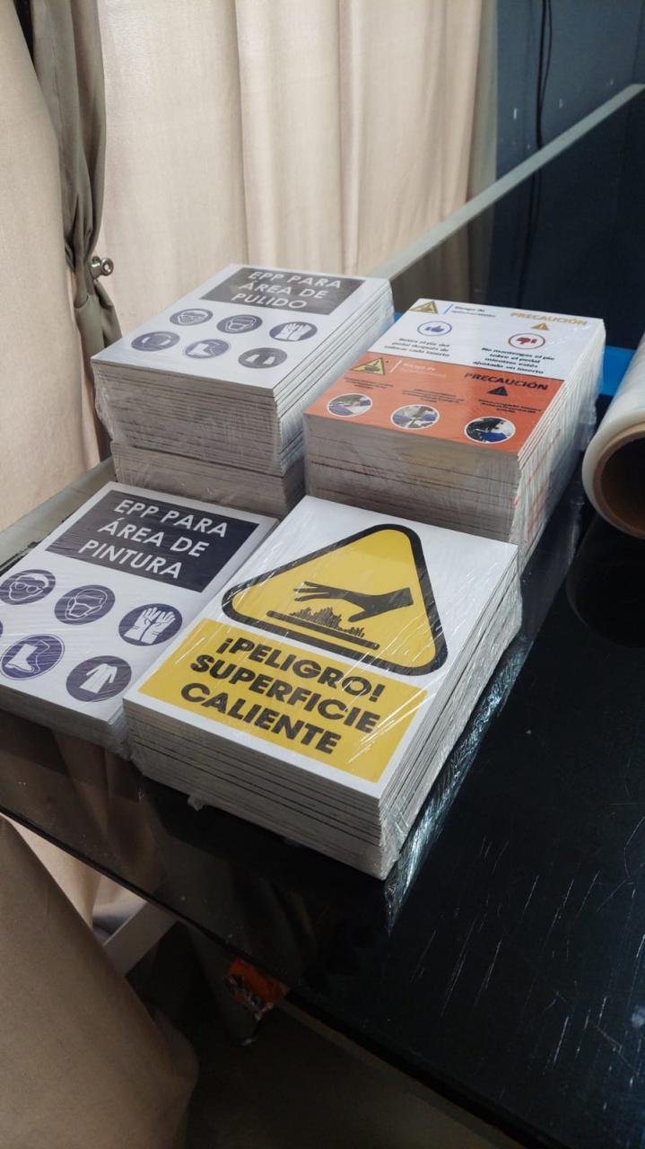 Impresión de vinil en estireno o trovicel.