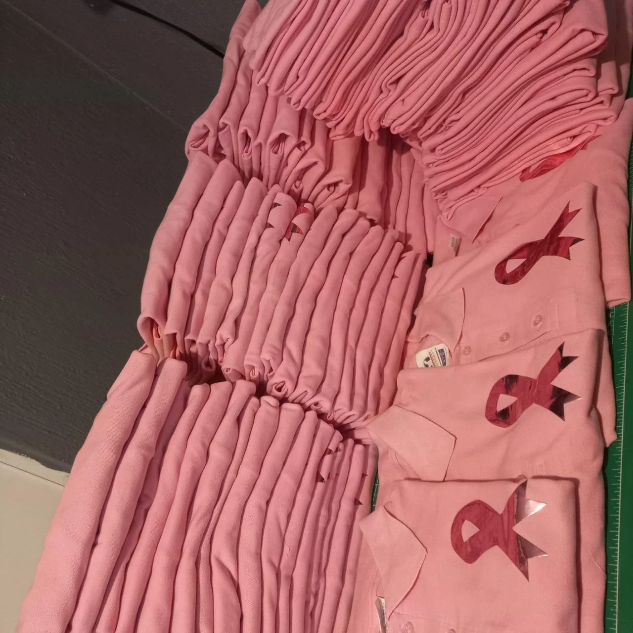 Uniformes y personalizaciones, bordado e impresión.