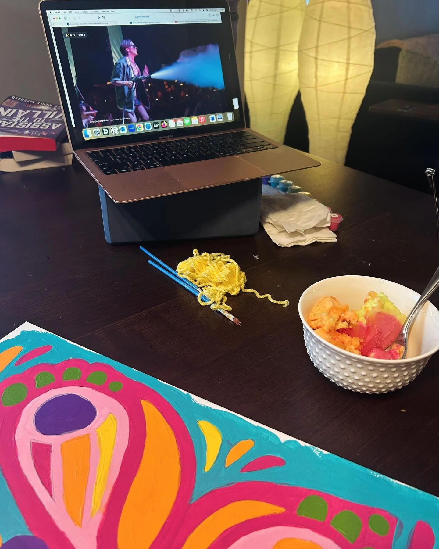 Anyone else take the yoga block out to do Physio stretches but end up using it as a laptop riser?
#arttherapy #physio #over40