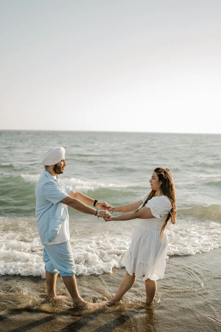 outdoor-engagement-session-toronto-waterfront.jpg