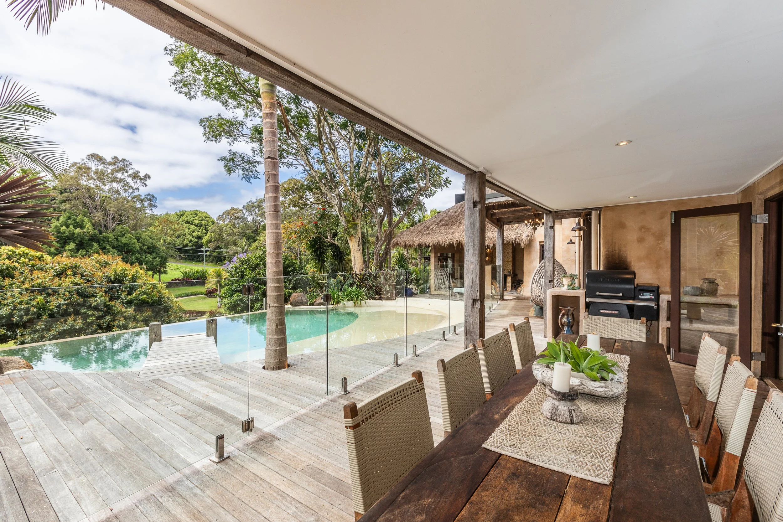 TheVilla_BlueGreen_KHolmes_108PHOTO OUTSIDE DINING.jpg