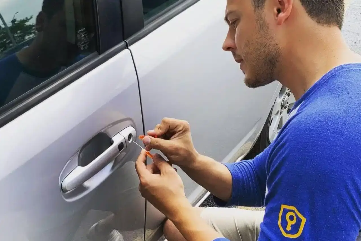 How Locksmiths Unlock Cars Safely Without Door or Paint Damage
