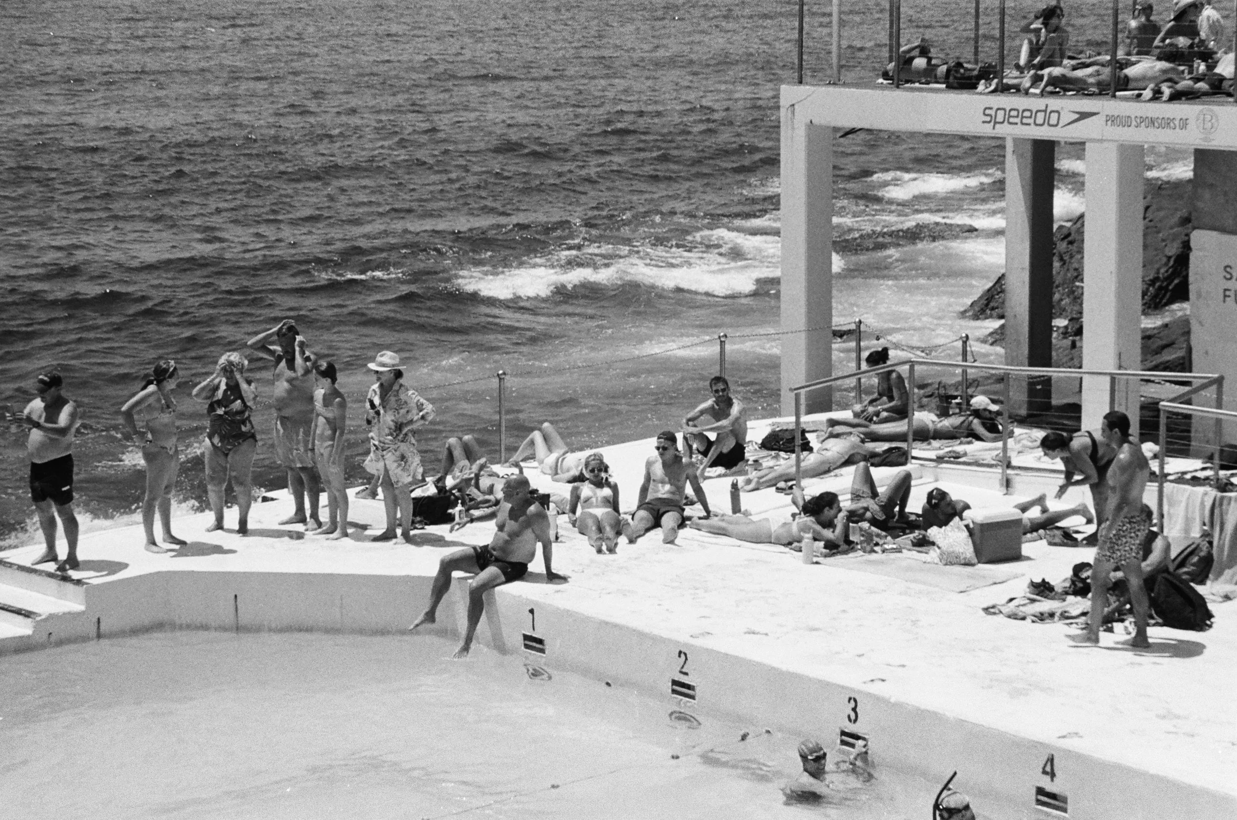 Lounging, Bondi