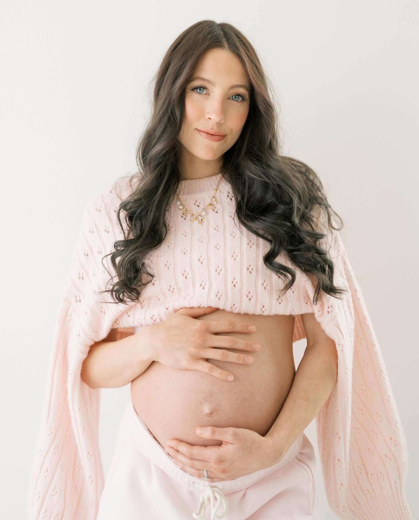 a modern maternity shoot ✨ so thankful for the mothers that embrace pregnancy and trust me to capture the special season