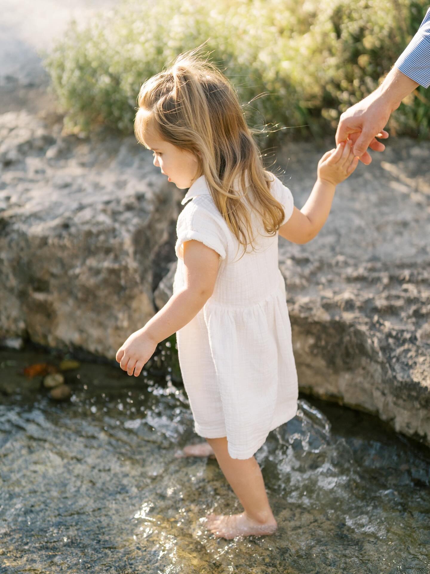 The poll one by one vote for a creekside session, so here it is! Dreaming of those warm outdoor sessions 🌼 now booking evening sessions for late April and on

So ready to play in the sunshine with your family this spring ☺️