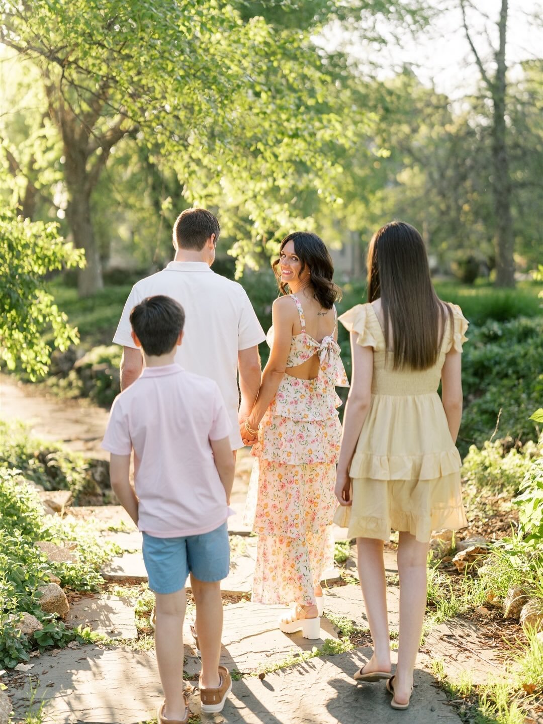 I still have 2 spots left for my Lafayette Park Minis on May 23rd! We will be at one of my favorite locations in STL which is featured in these photos 🤍
It&rsquo;s never too late to check off those family photos this year