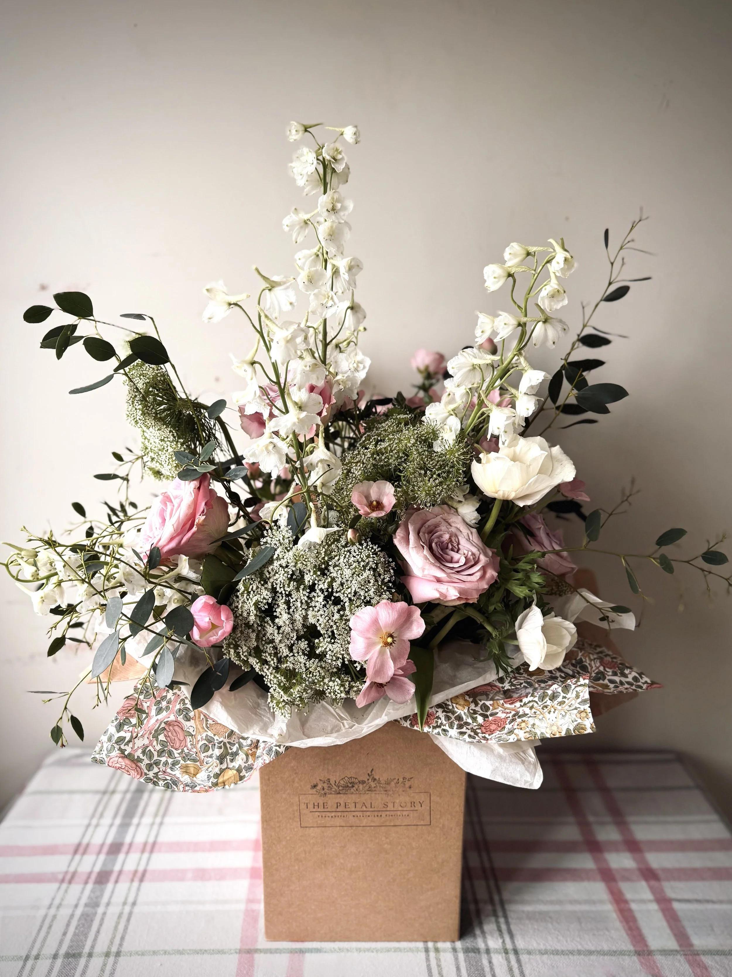 Large Gift-Bag Bouquet in Water