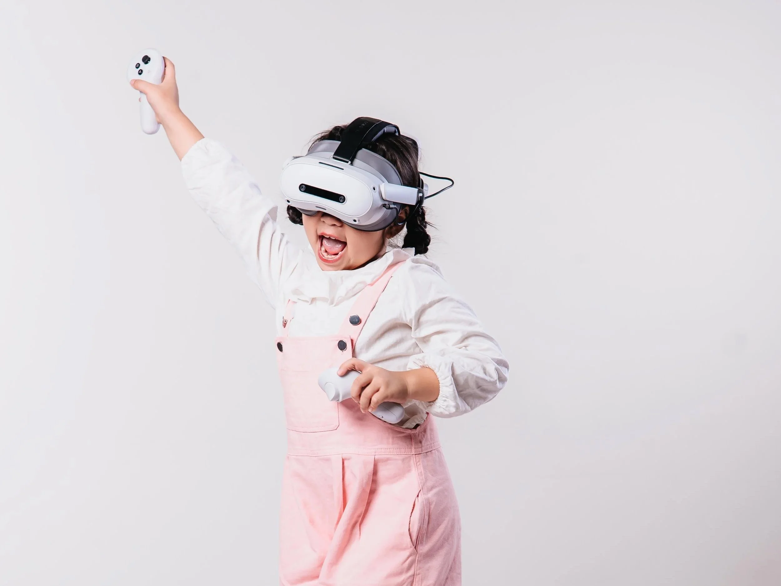 Child playing VR game – VRena experience