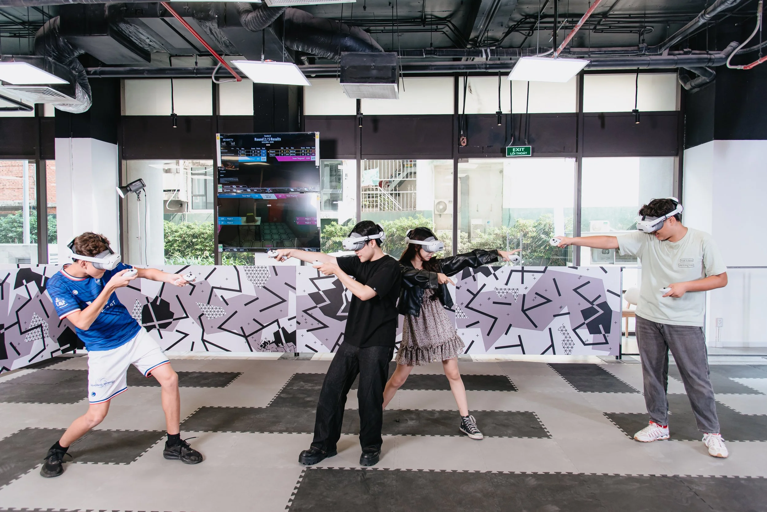 Friends playing VR together – VRena Ho Chi Minh