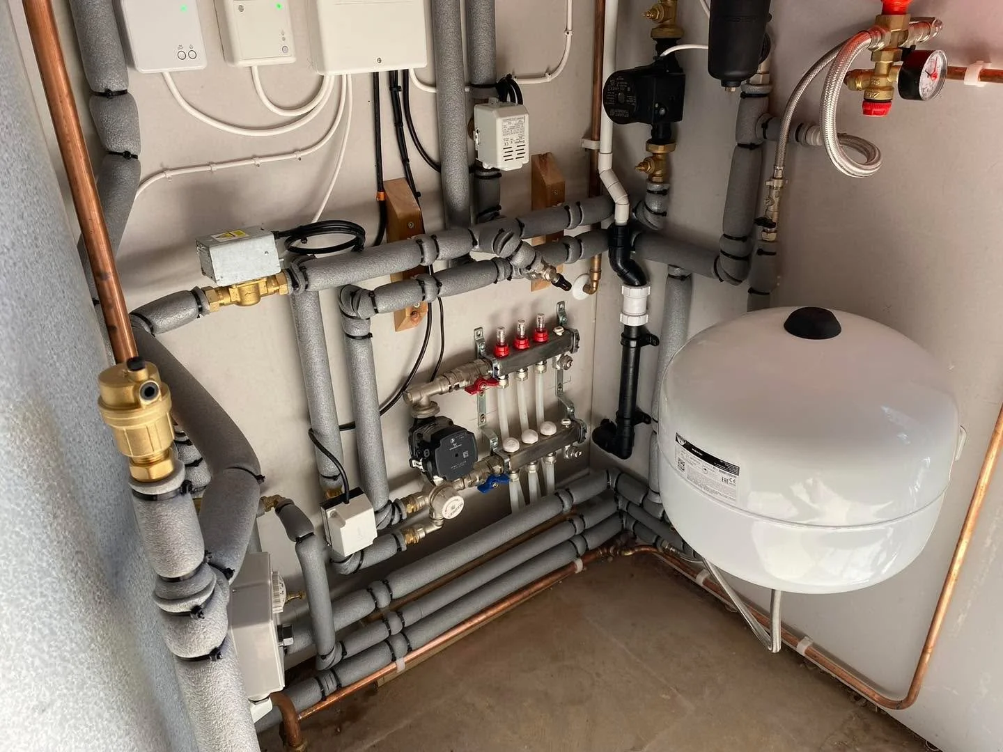 Here&rsquo;s an example of one of our sealed system and unvented hot water cylinder installations we did for a client in Woking. If you have a need for such a system or similar please get in touch. #heating #plumbing #Surrey #Woking #Professional #Cr