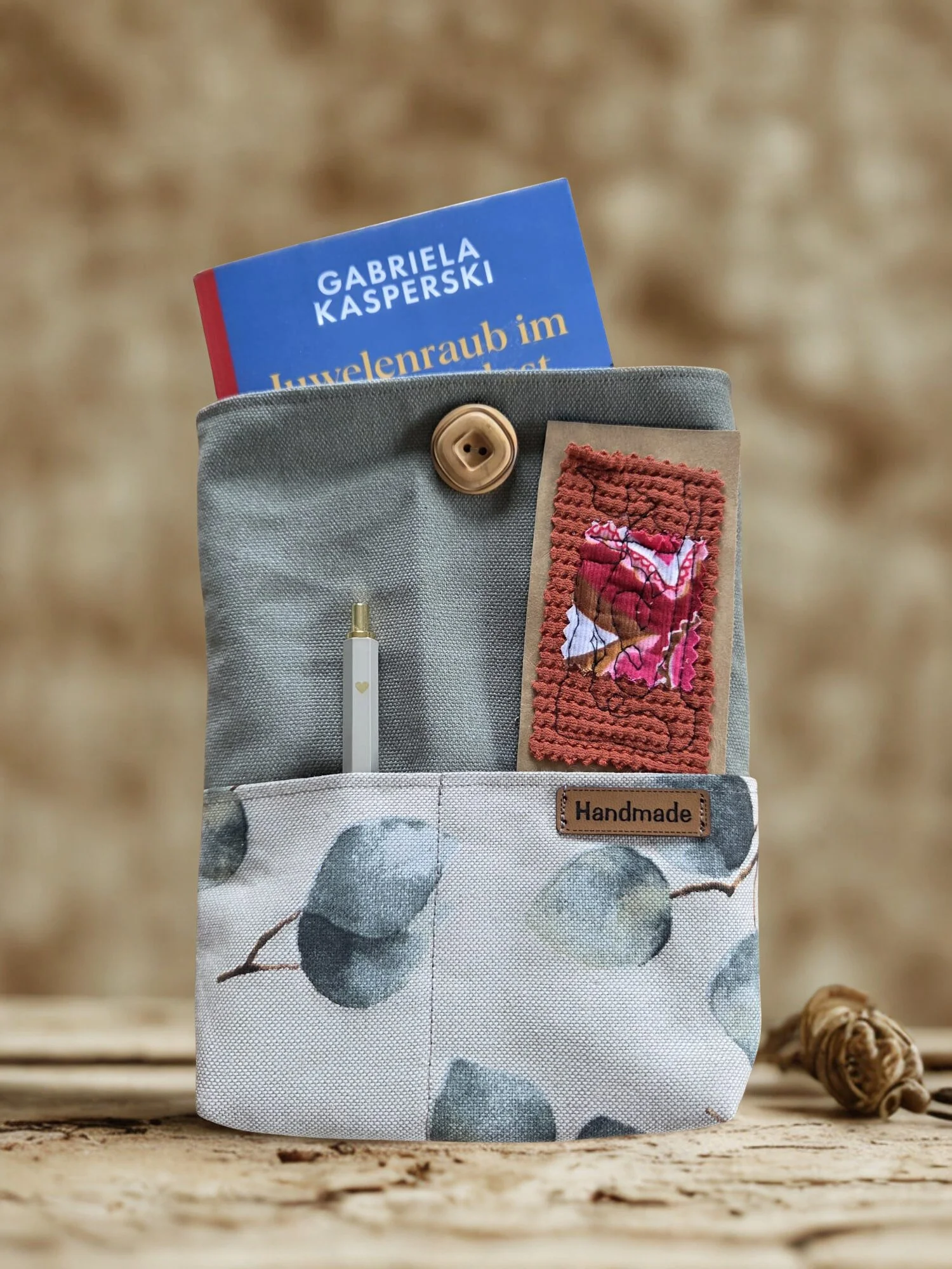 07_Buchhülle_CHF 25.jpg