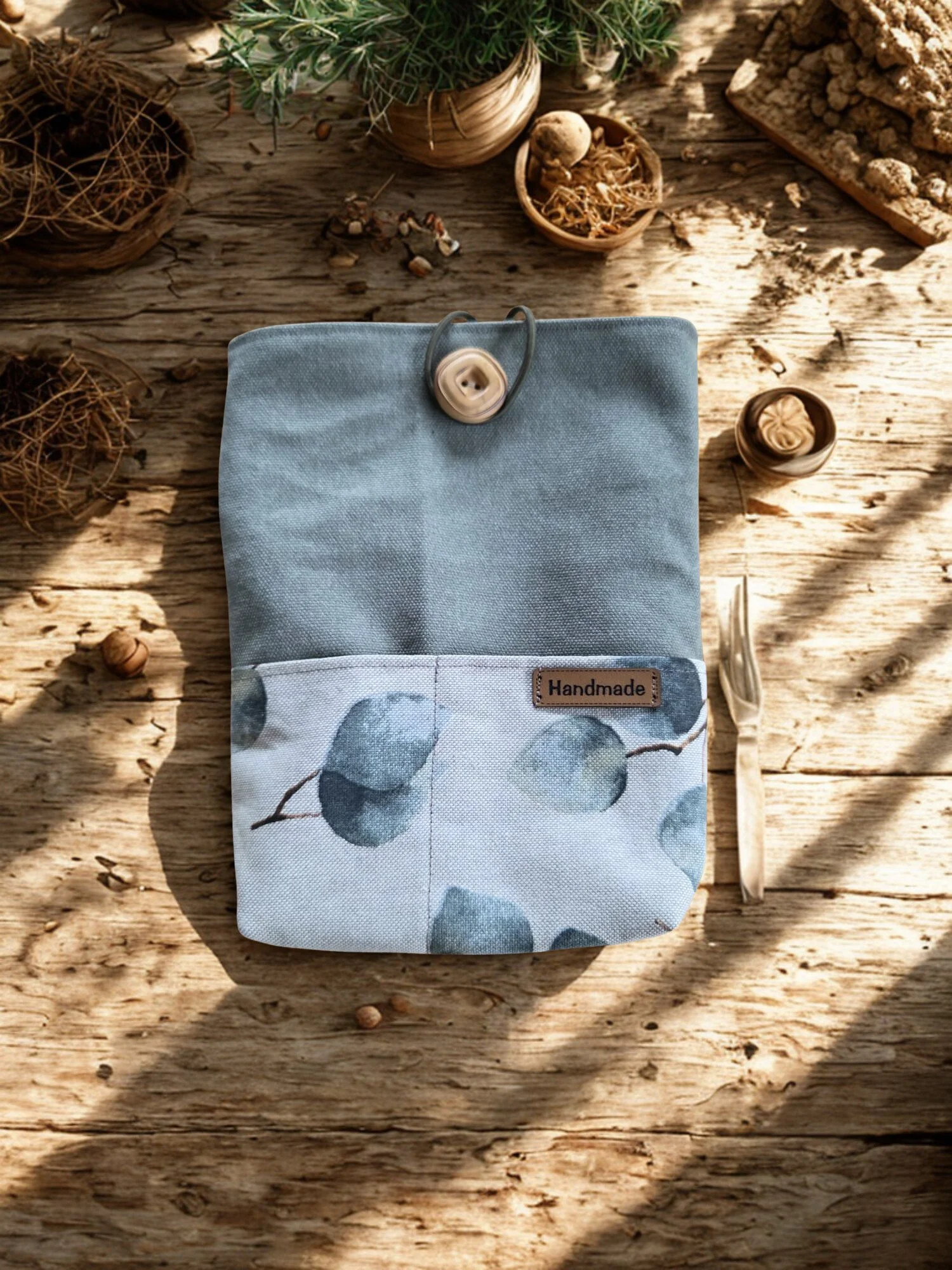 07_Buchhülle_CHF 25_Frontfoto.jpg