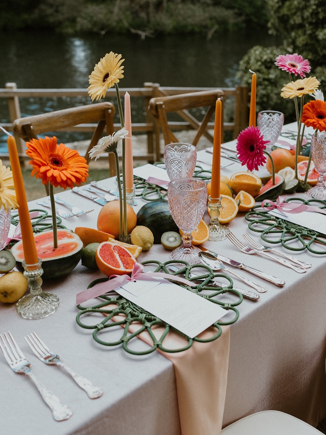 Who said the tables have to just be florals? 🍉🍊
Fresh fruit, vibrant colours and personalised stationery and tableware designed to complement every detail.

Paired together menu and place name combinations with a selection of beautiful charger plat