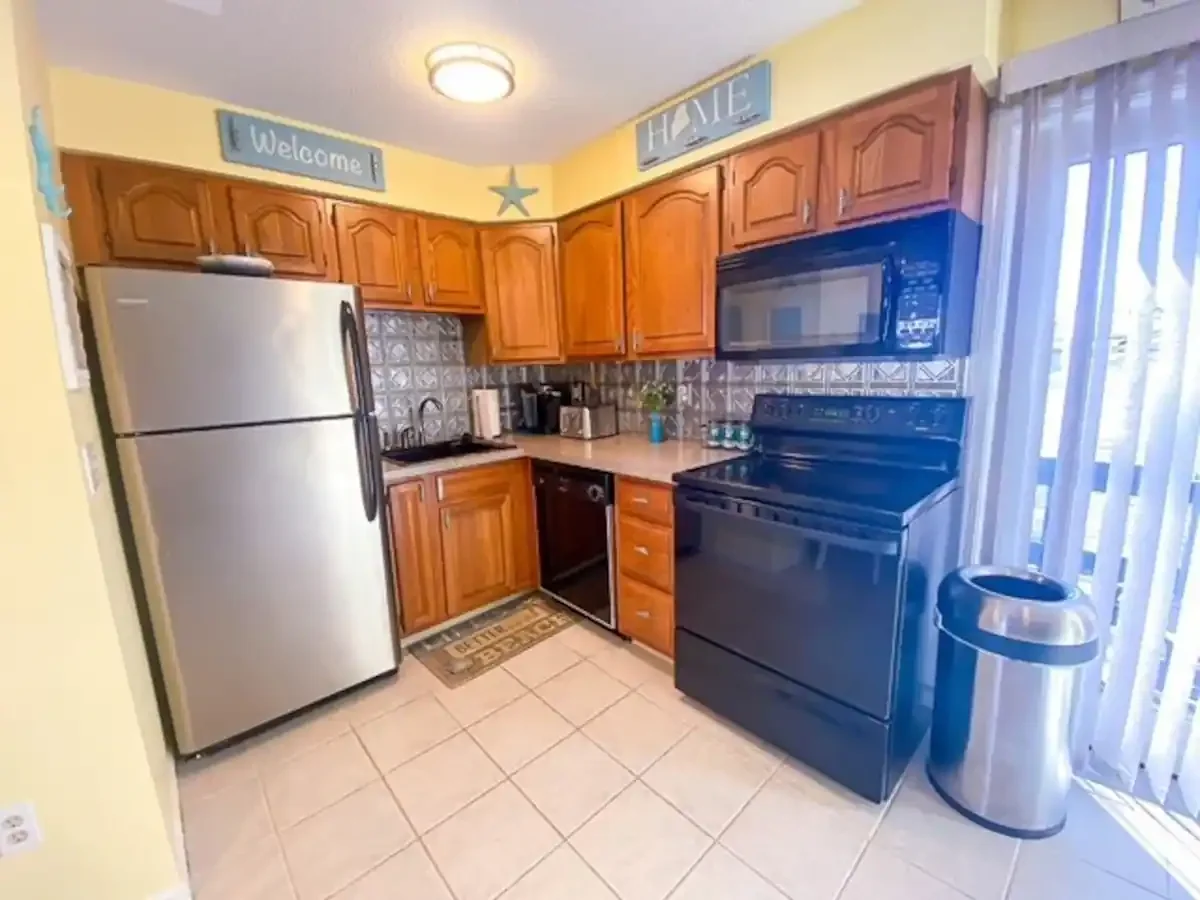 Beach-Bays-Kitchen.webp