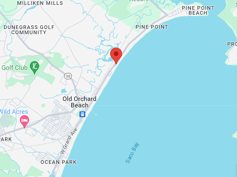 Map showing Old Orchard Beach and Pine Point Beach along the coast of Saco Bay in Maine, with nearby landmarks including golf courses and residential areas.