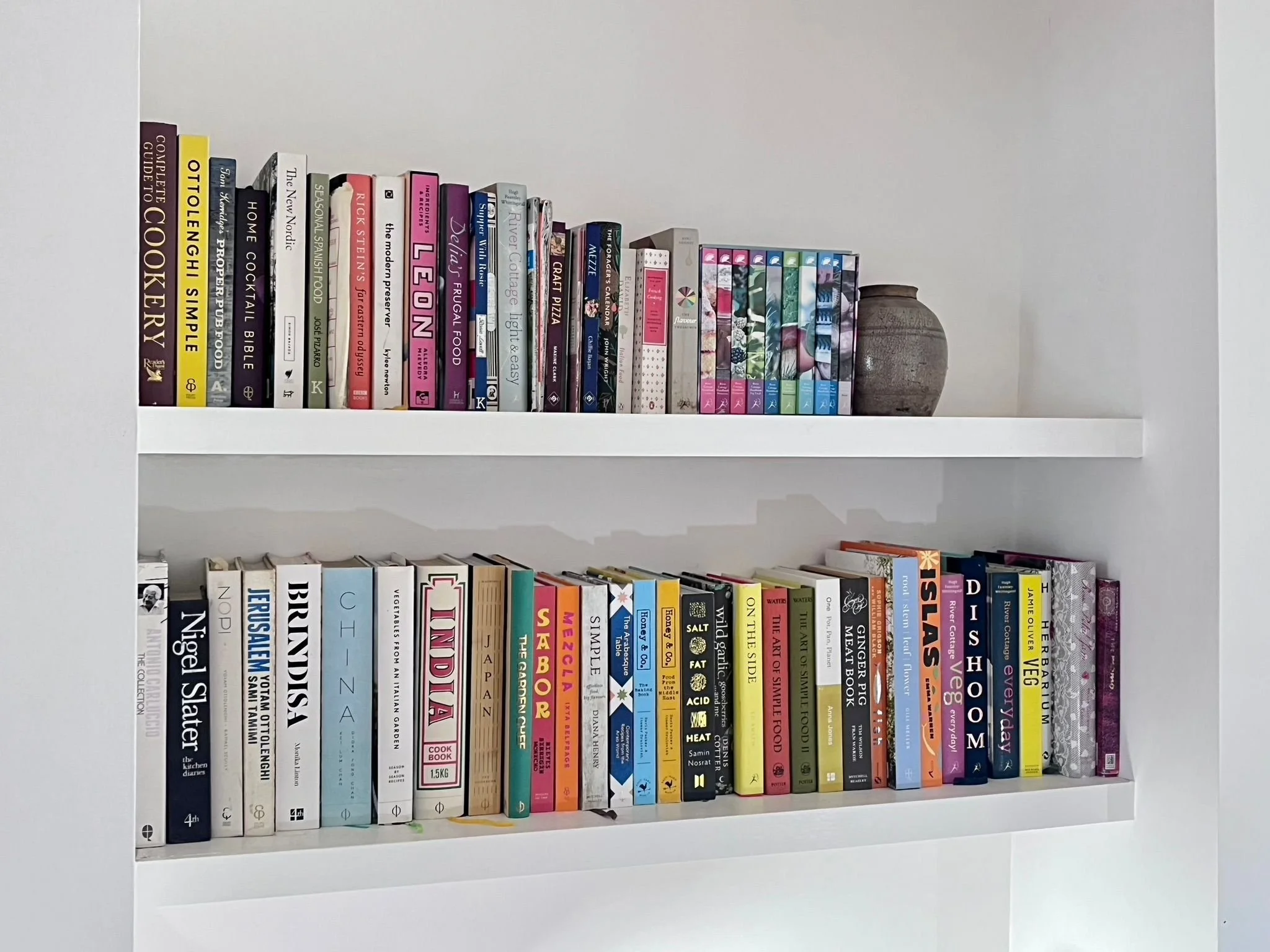 Alcove Shelves: Made to measure on site