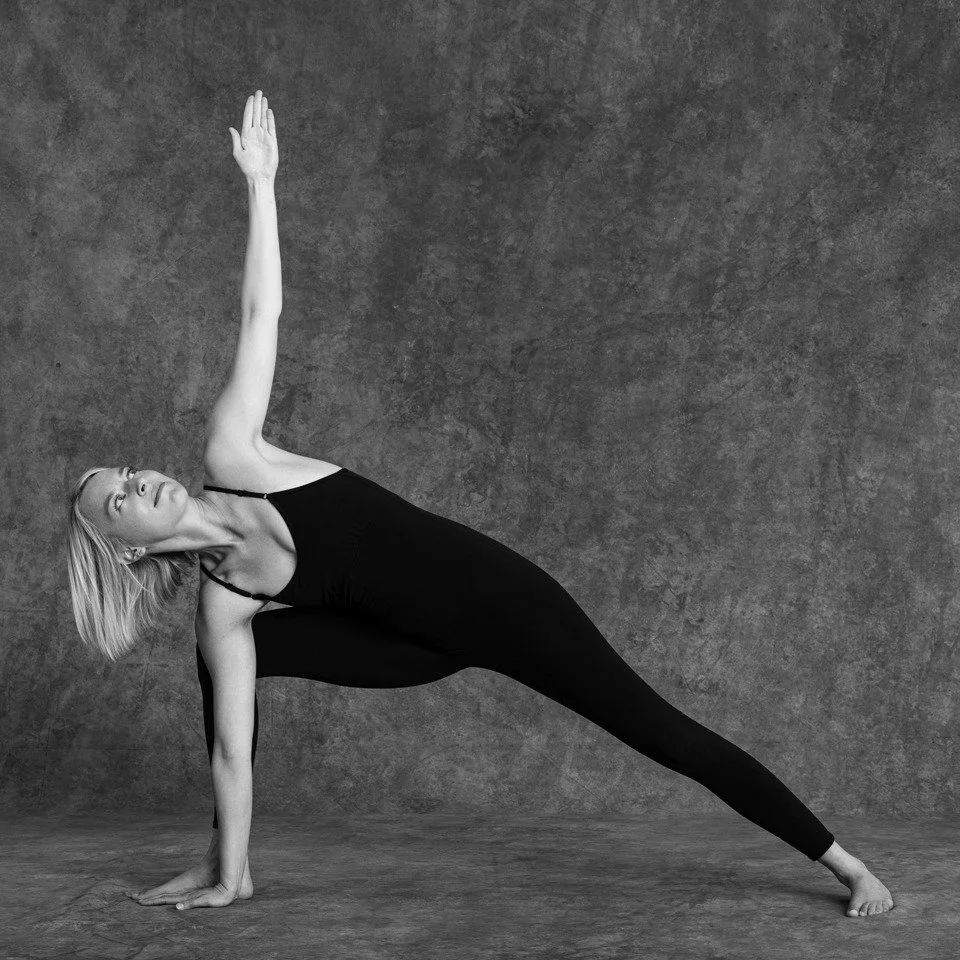 ✨ Happy New Year, happy new practice? Yoga Basics: Dein Start ins neue Jahr ✨

Unser Wochenendkurs Back to Basics (2&times;2 Stunden) bietet dir einen fundierten Einstieg in eine sichere und stabile Yogapraxis. Ideal f&uuml;r Anf&auml;nger:innen und 