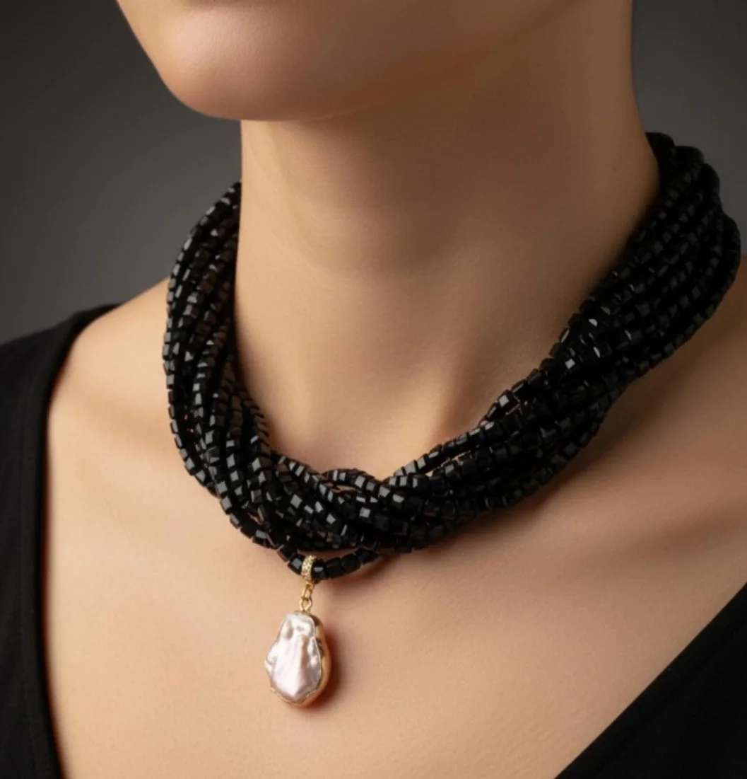 ABÈRA Midnight Pearl Necklace |عقد لؤلؤة منتصف الليل