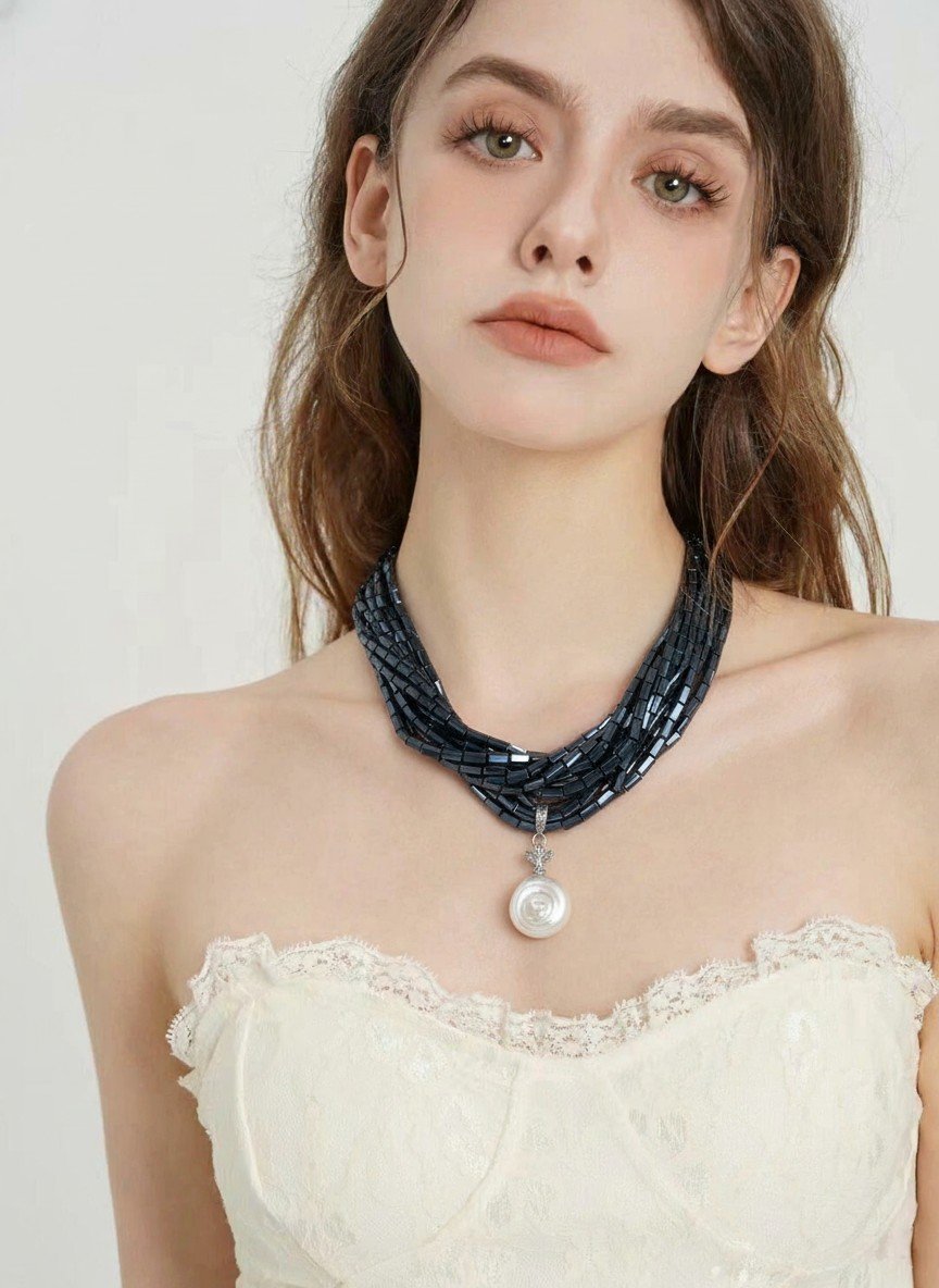 ABÈRA | Midnight Navy Pearl Necklace قلادة لؤلؤة الكحلي الليلي