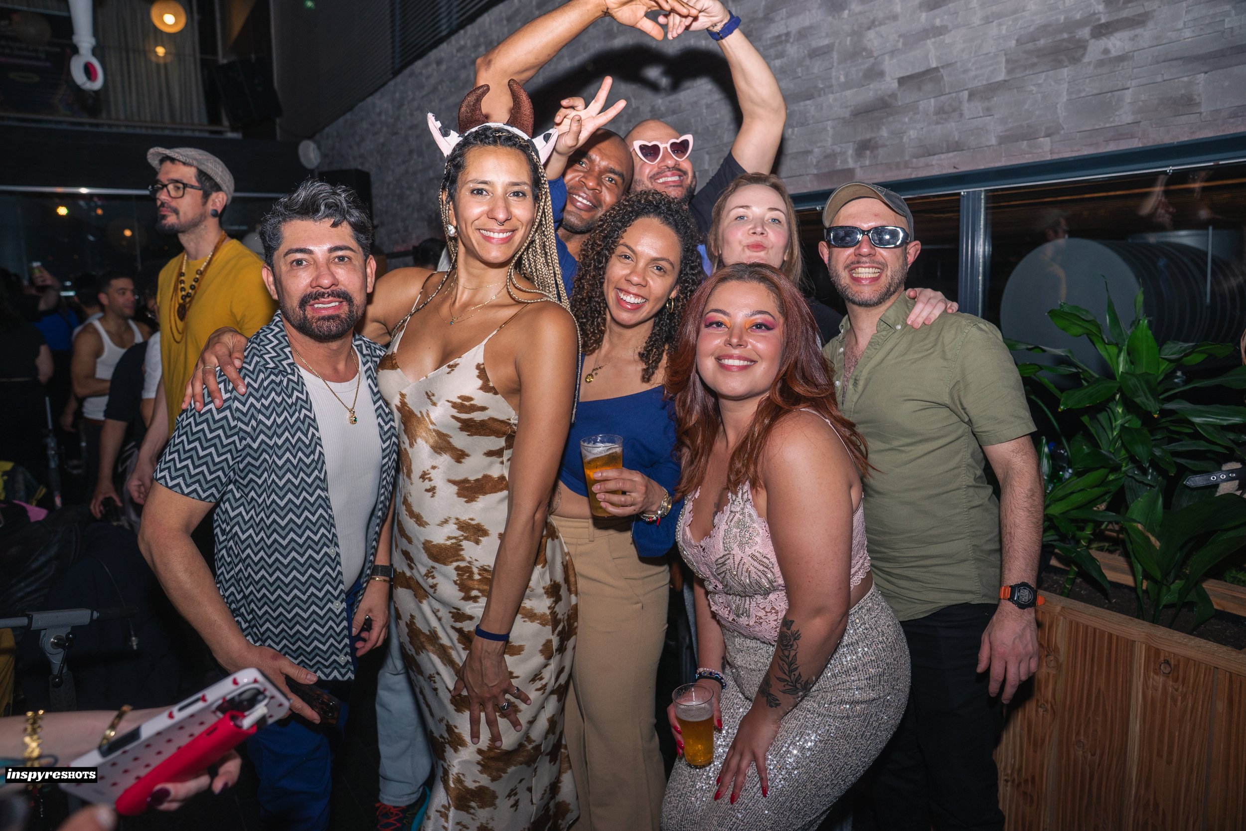 Celebra seu aniversario com muita Samba & Alegria no Sambaroots