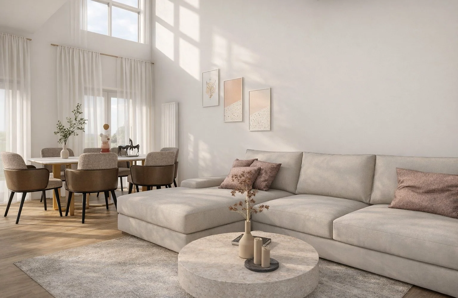 Salon lumineux avec canapé beige, table basse ronde en pierre, tableaux abstraits sur le mur, et coin repas avec huit chaises autour d'une table