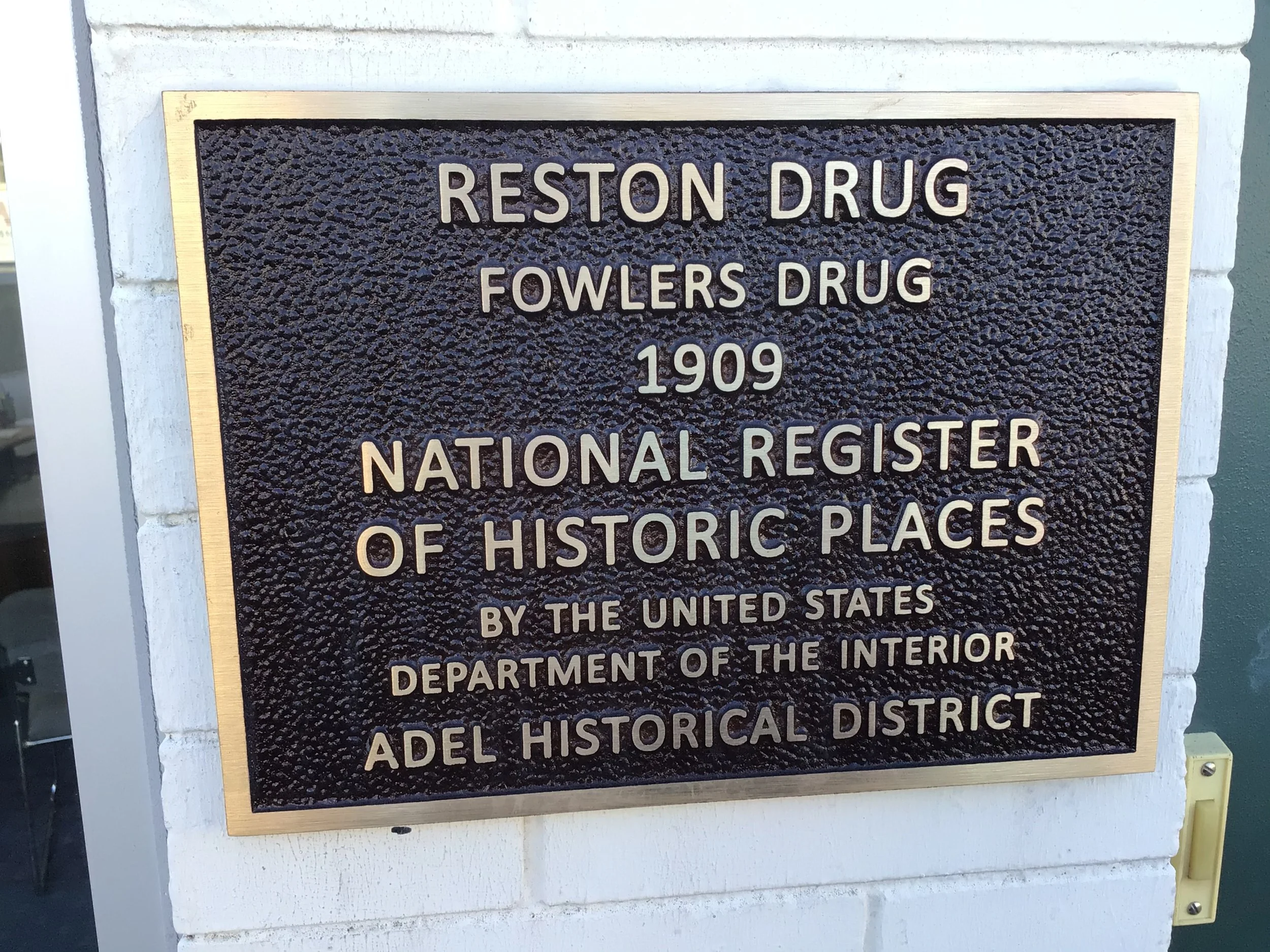 Picture of historic plaque - Reston Drug Fowlers Drug 1909