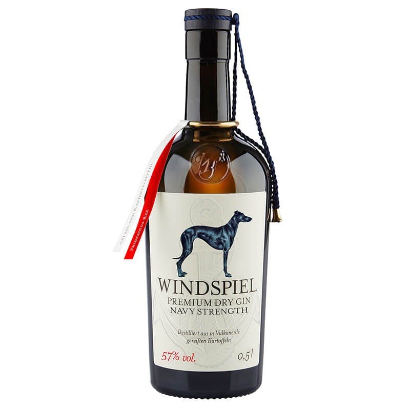 Bottiglia di gin dry premium Windspiel con etichetta bianca, immagine di un levriero blu, e dettagli sulla produzione e alcol.