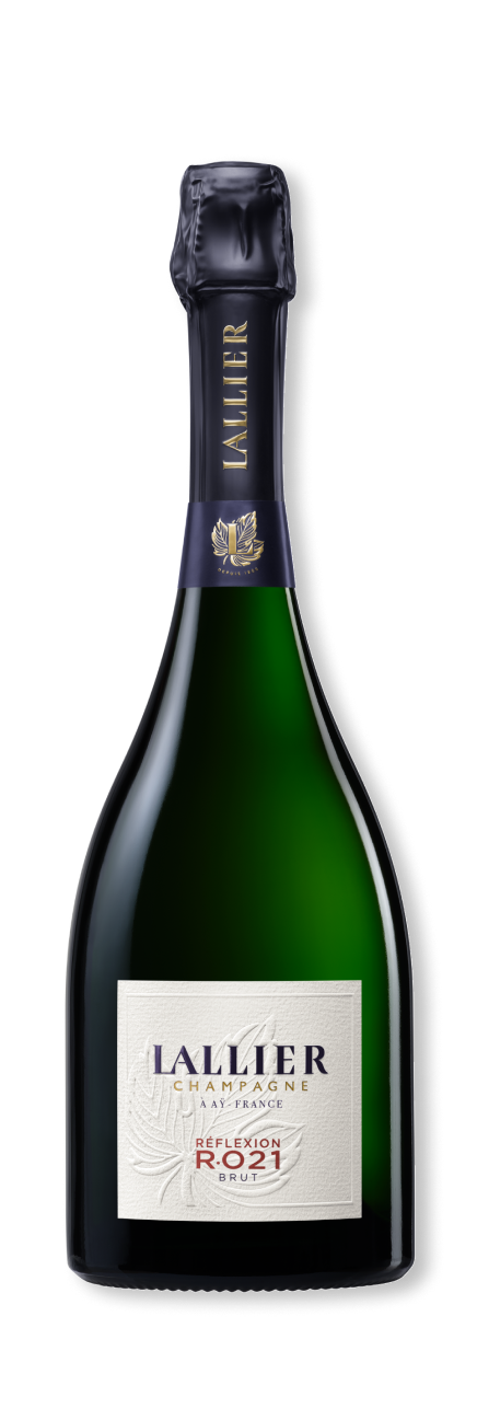Una bottiglia di champagne Lallier Réflexion R.021, con etichetta bianca e tappo avvolto in metallizzato blu.