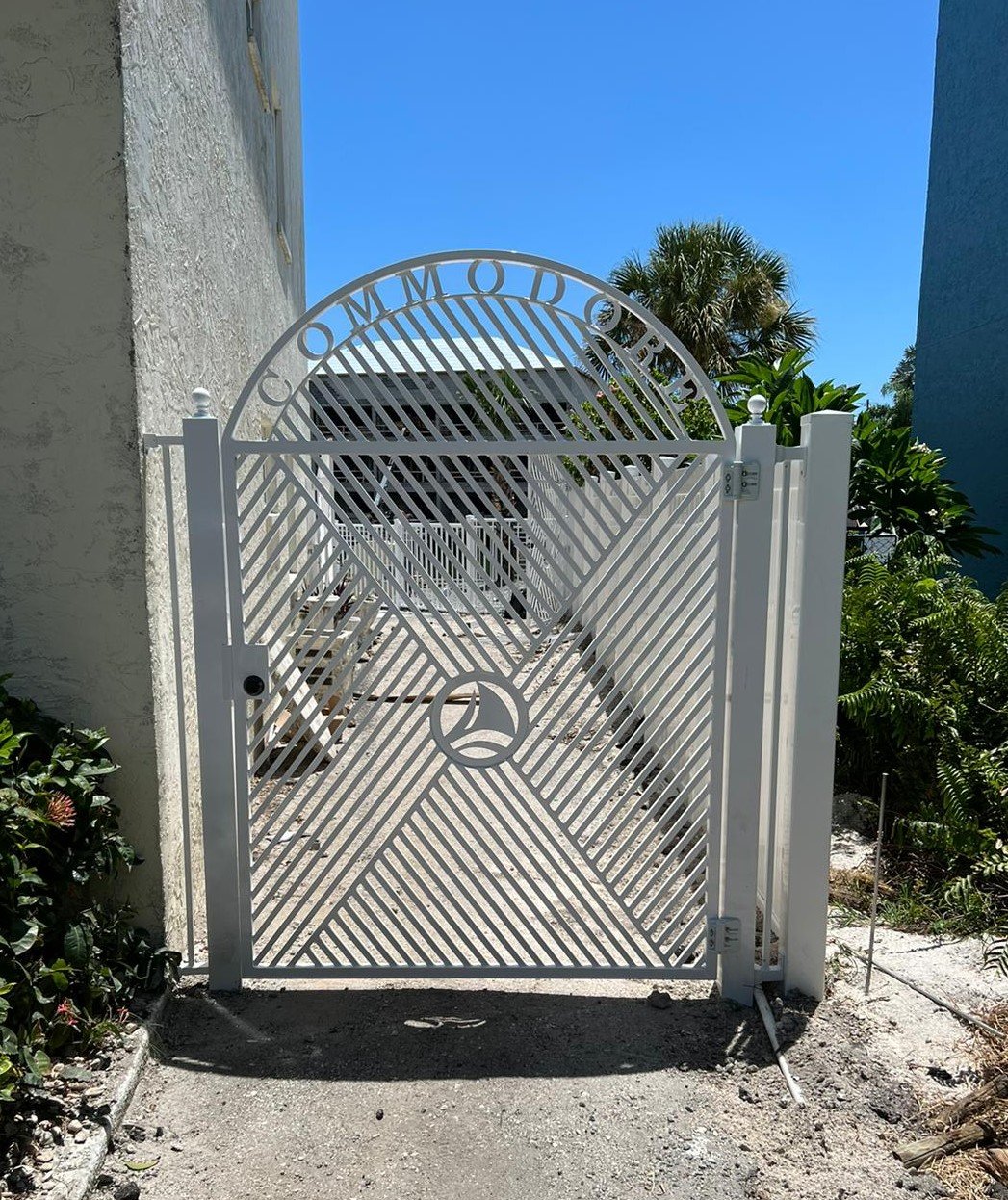 Custom gate