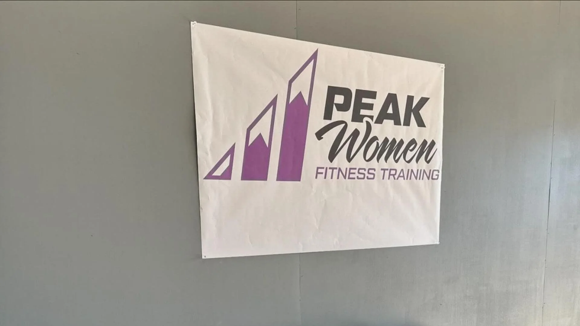 banner showing the peak women female only gym logo