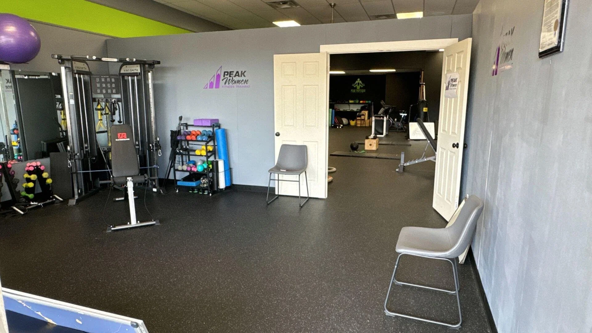 the inside of peak women: women-only gym in troy mi