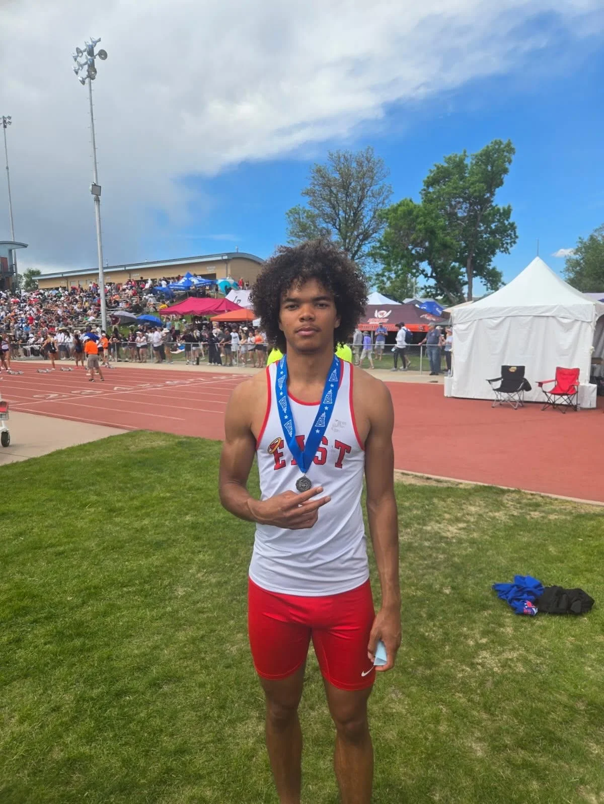 Moe Kafuuma shaves another .2 seconds off his school record in the 110m Hurdles State Final to take 2nd in State!! 300m Final is next&hellip; 

@eastangels_madamprincipal @denvereasths @east_angels_athletics @east.angels.hurdles 

#hurdles #statetrac