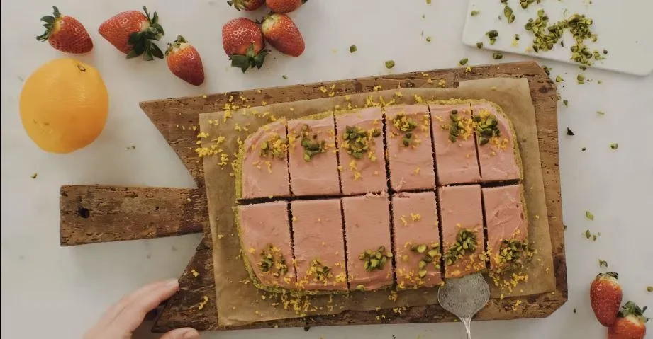 No-Bake Strawberry Slice