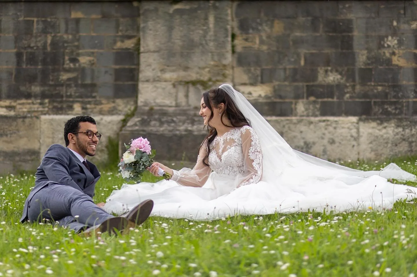 L&rsquo;organisation d&rsquo;un mariage, c&rsquo;est bien plus qu&rsquo;un planning. C&rsquo;est l&rsquo;art d&rsquo;offrir aux mari&eacute;s la possibilit&eacute; de vivre pleinement leur grand jour.

Yasmine &amp; Ayoub ont opt&eacute; pour la form