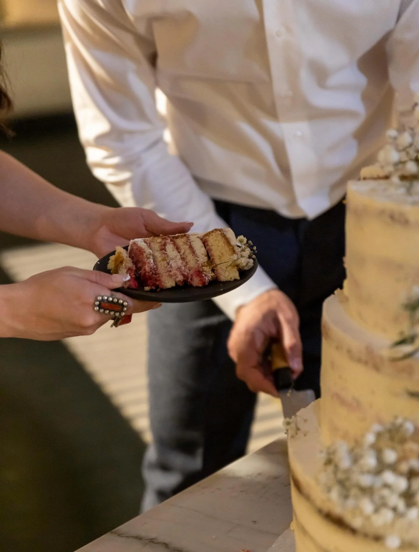 D&eacute;tails ✨

#mariage #weddingcake #firstslice