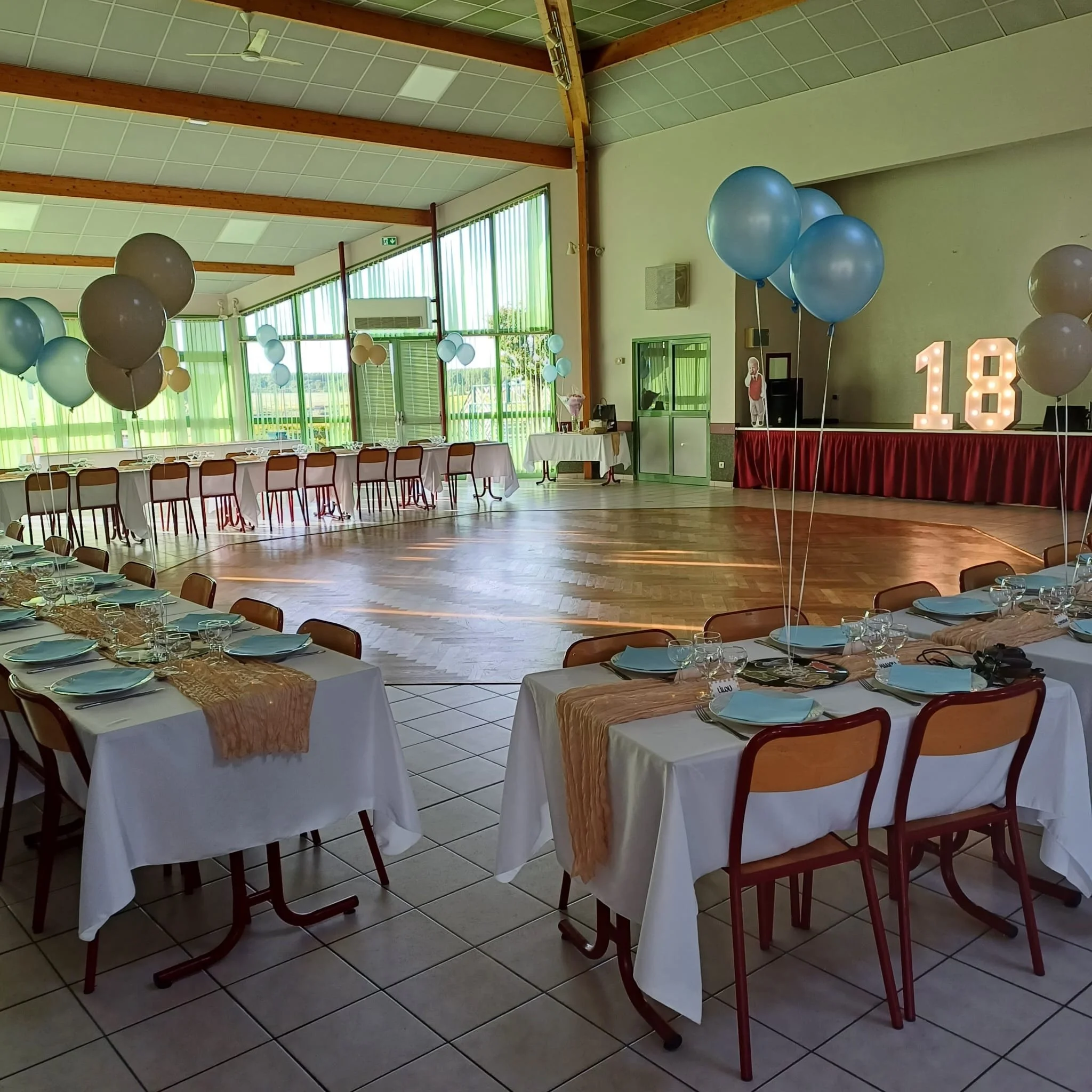 Retours sur les 18 ans de Paul 🤎

Il y a 2 semaines, j&rsquo;ai eu le vrai plaisir de concevoir et d&rsquo;organiser un anniversaire, enti&egrave;rement pens&eacute; sur-mesure, pour f&ecirc;ter comme il se doit les 18 ans de Paul 🎉

Tout a &eacute