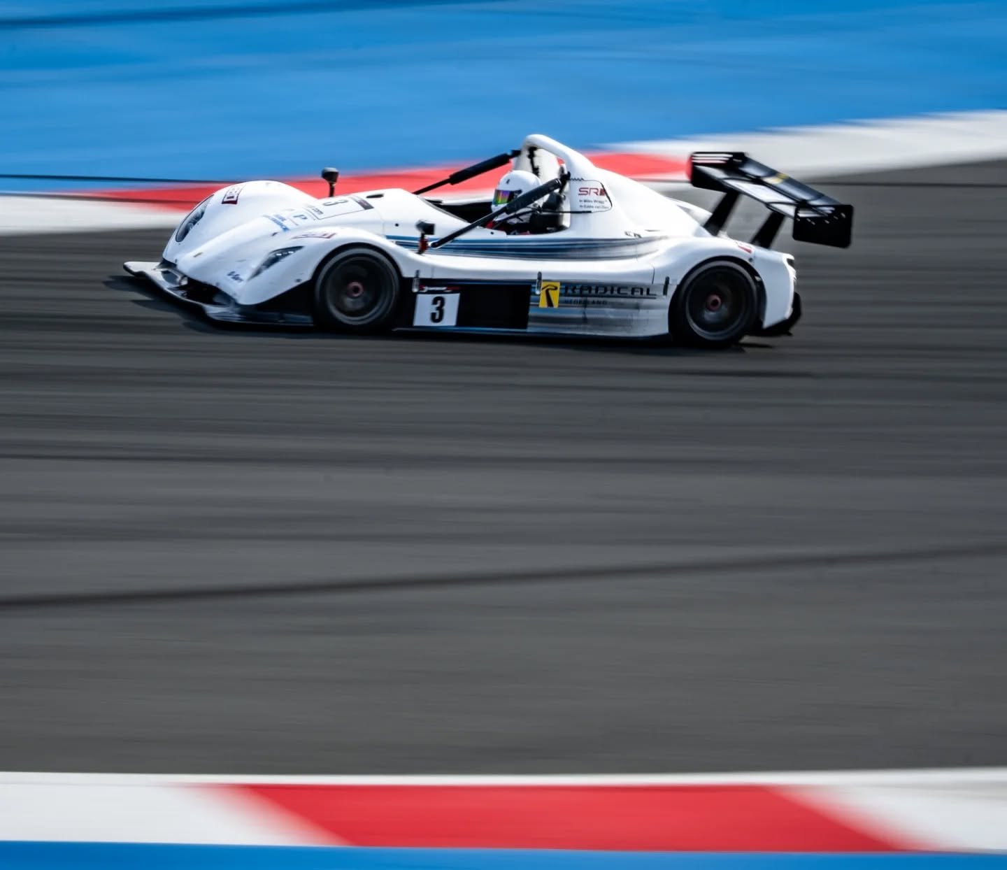 Chequered flag on 2025 🏁✅️

A rollercoaster to say the least, thanks to all involved ❤️

Huge thanks to my teams @radical_nederland @swift.cooper
and my incredible partners across the year💛

Much more to come in the big '26 👀

#Motorsport #Racing 