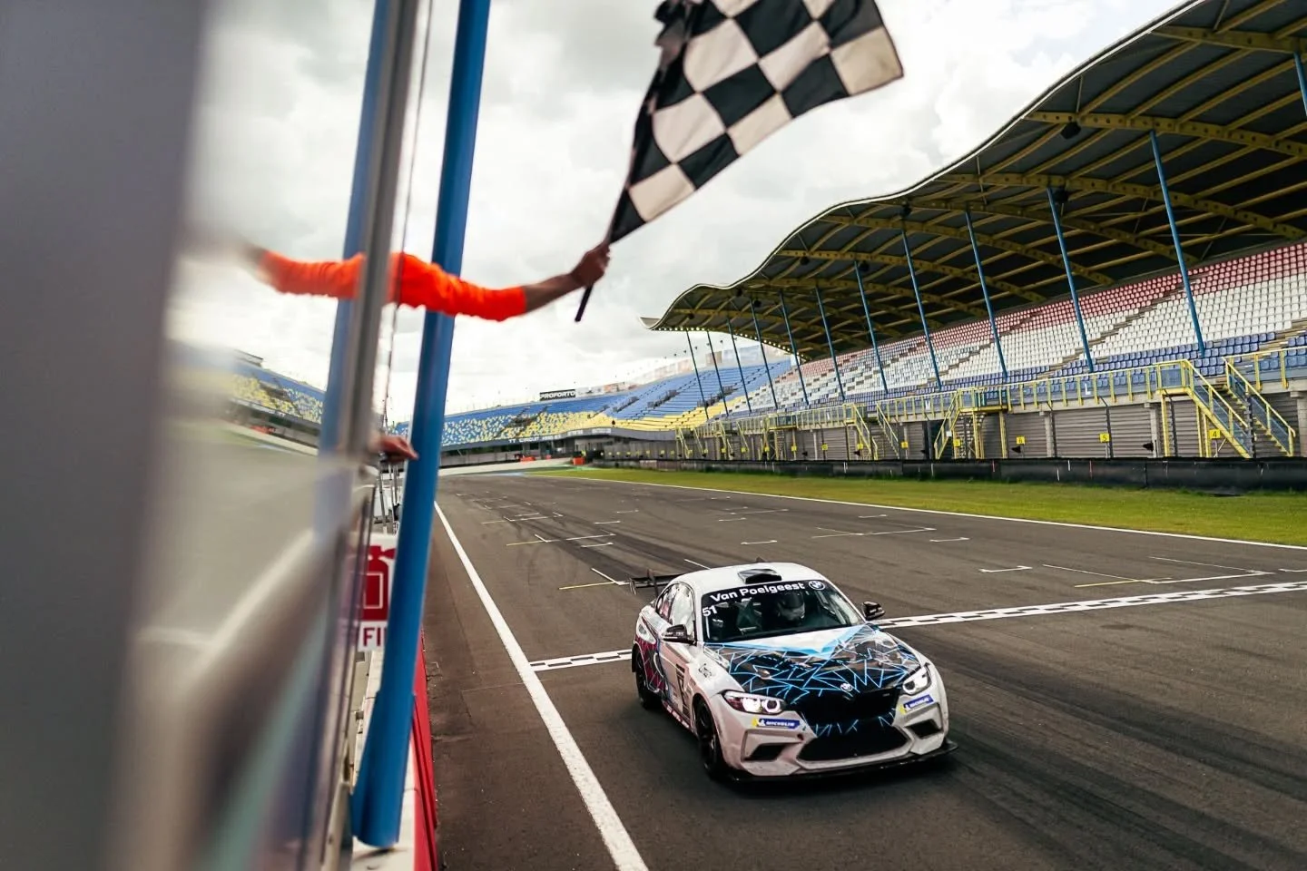 Finally getting to where we deserve to be. Back on the podium after a gruelling season so far 🏆

A 25 minute red flag and only 5 racing laps in the sprint race stopped me from doing the double, but once again, that's racing 🤷&zwj;♂️

P3 in the cham