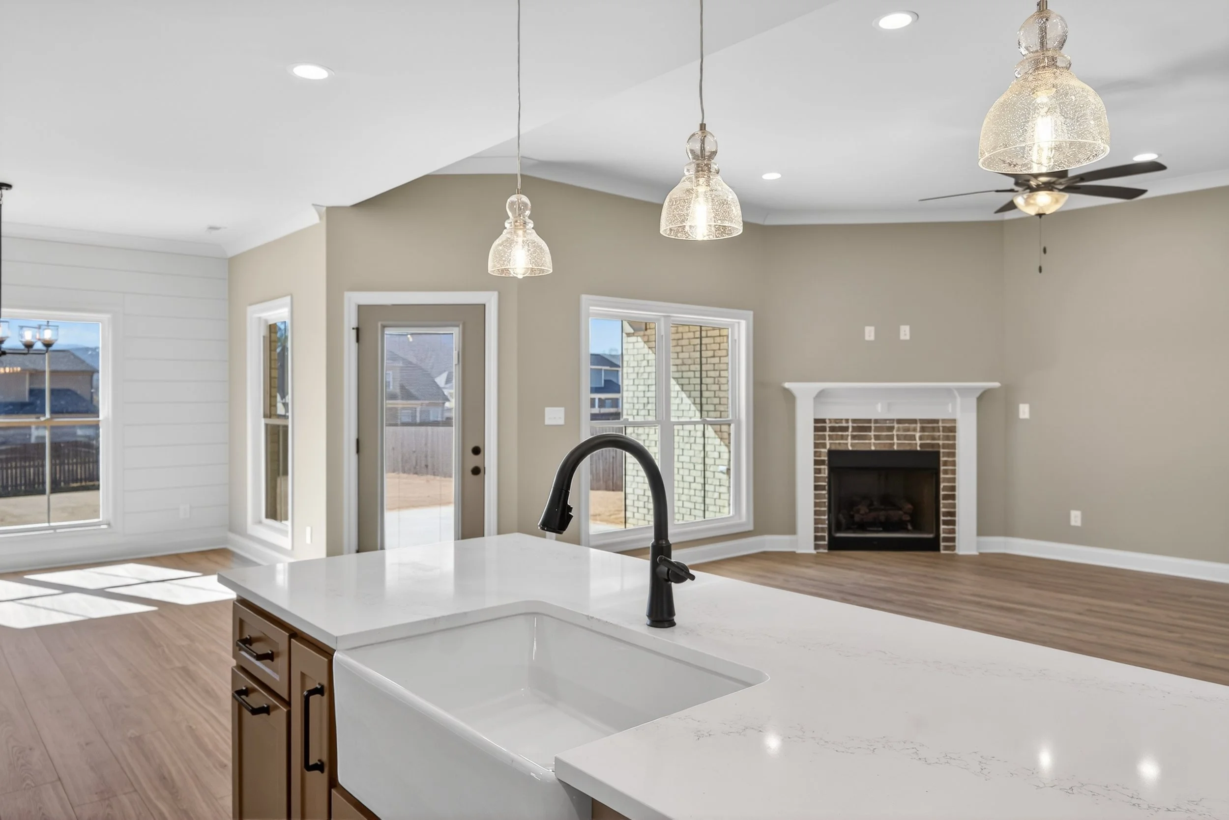 220 Oakland View Dr-9.jpg