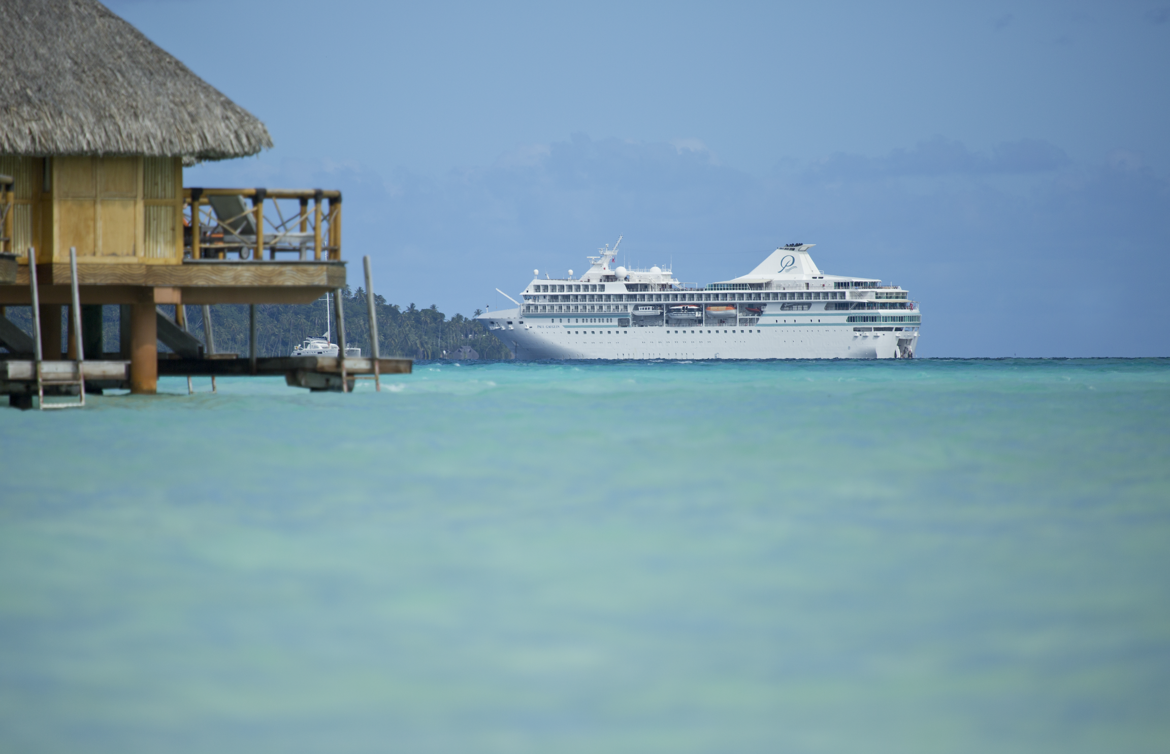cruise ship tahiti harbor