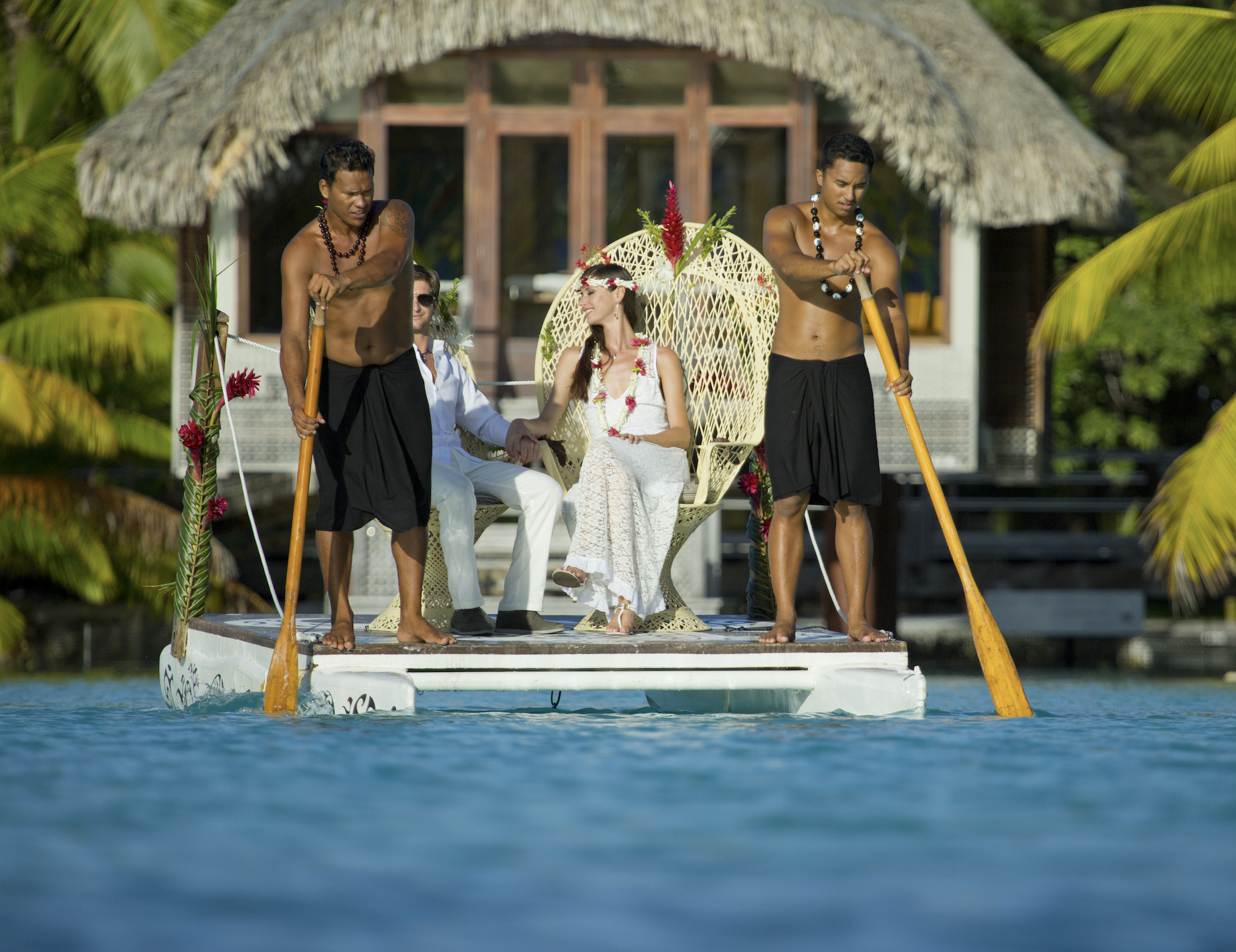 newlyweds water taxi tahiti