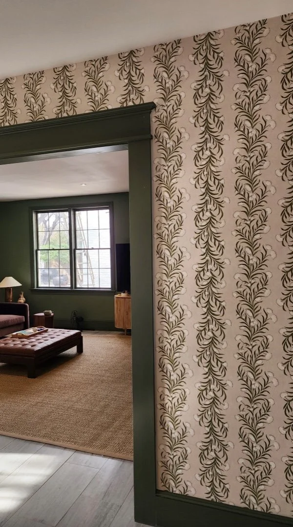 Trim and Wallpaper Harmony: Picking the Right Paint