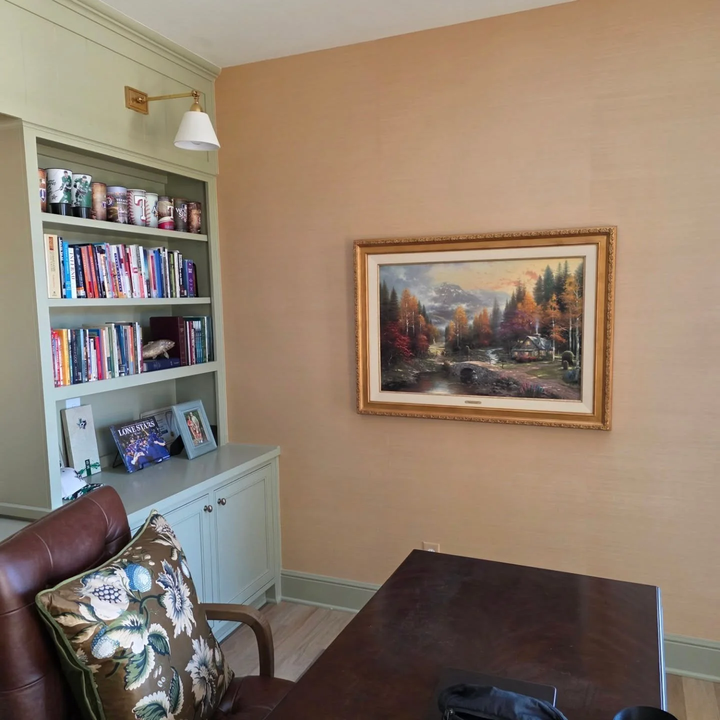 I've mentioned before that my favorite wallpaper products are grass cloths! Take a look and see for yourself!