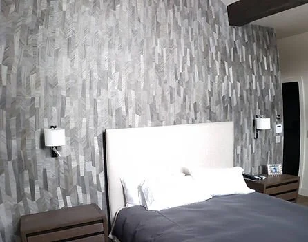 Weekend inspiration! Geometric patterns that elevate any bedroom. This is how you create a space that's uniquely yours. 🏡 #bedroominspo #wallpapertrends #geometricpattern #abilenetx