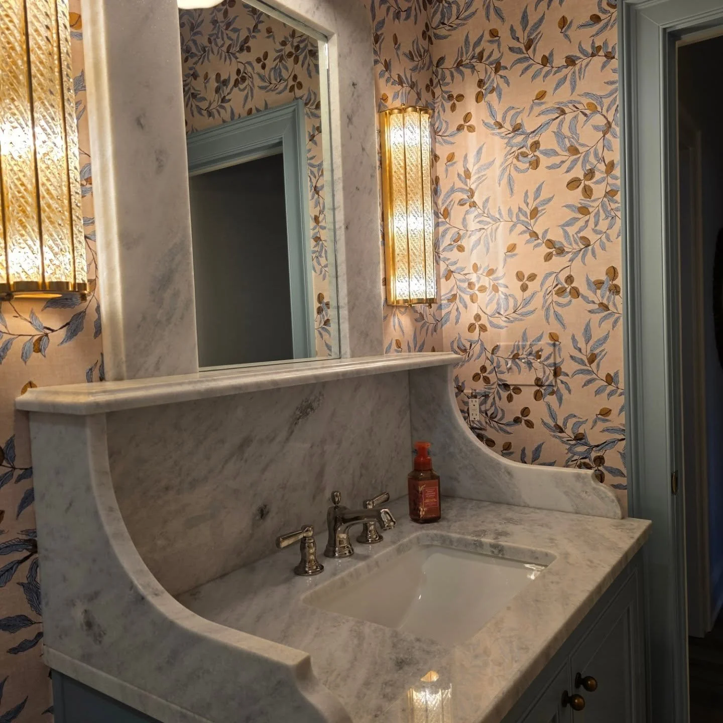 Get your stun on! This bathroom was so fun to install and we think the results were non other than..... STUNNING!