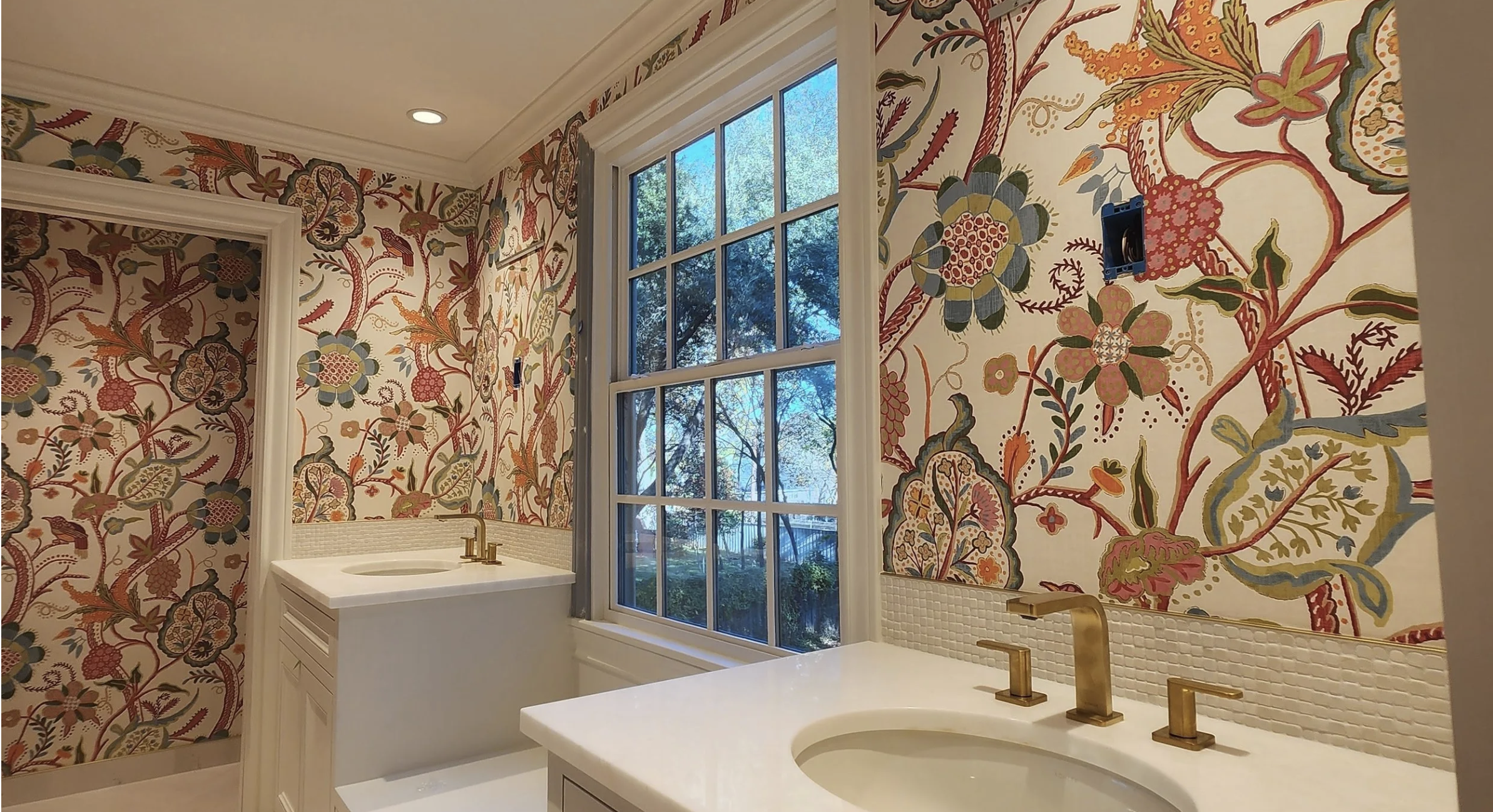 What to Expect During a Professional Wallpaper Installation