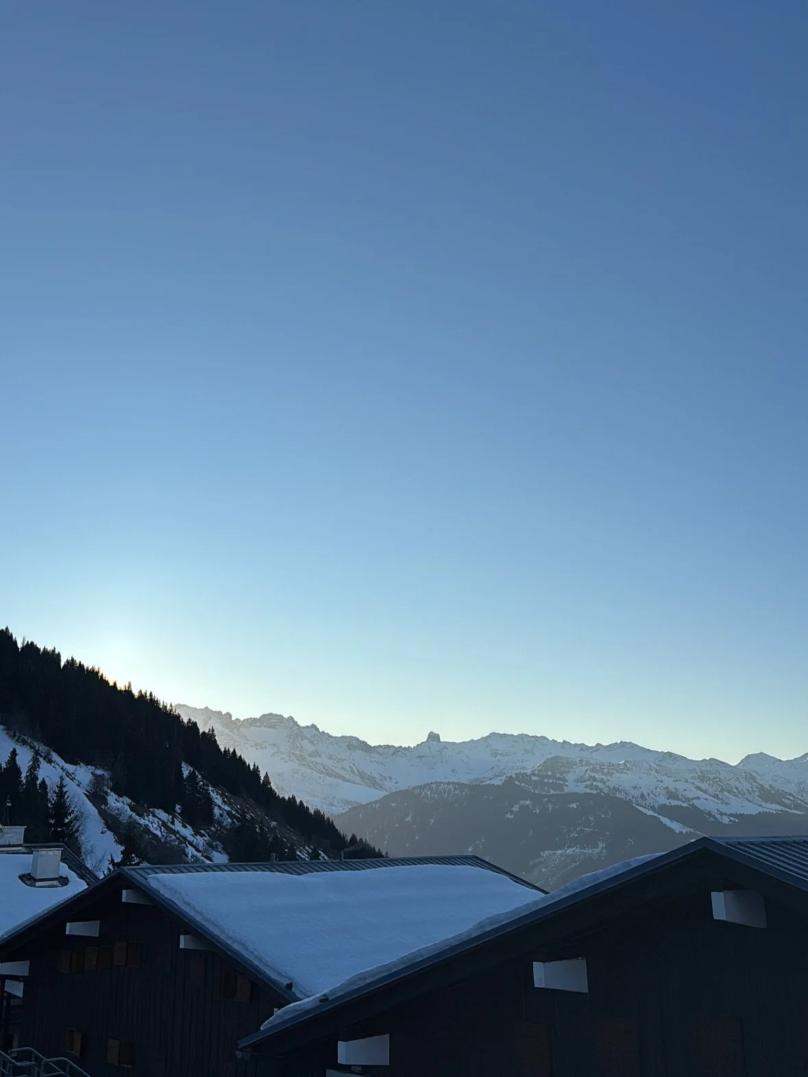 Et puis 2026 🌨️❄️☃️🌝
#alpes #pleinelune #reveillon #lessaisies #neige