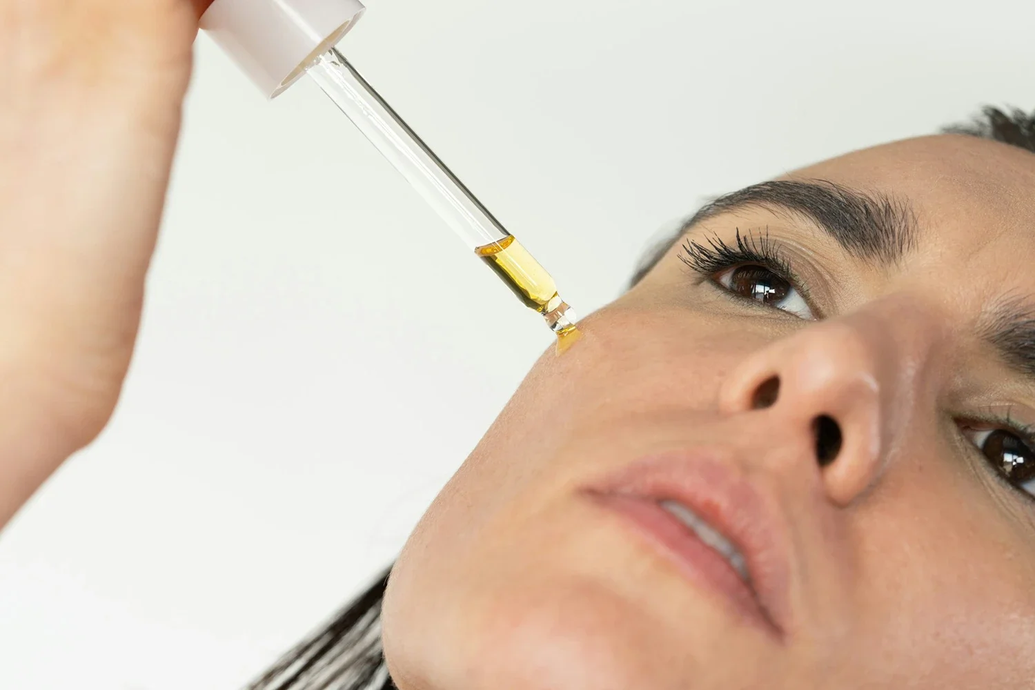 How to Start Retinol Without the Purge Using a 4 Week Roadmap